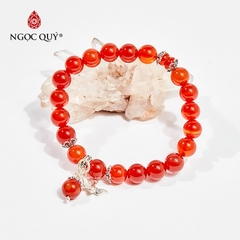 Vòng tay phong thủy đá mã não đỏ charm cánh én hợp mệnh hỏa, thổ