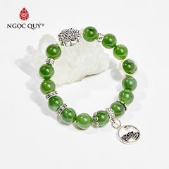 Vòng tay phong thủy đá ngọc bích phối charm hoa