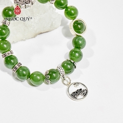 Vòng tay phong thủy đá ngọc bích phối charm hoa