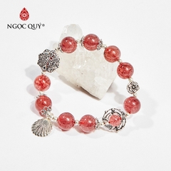 Vòng tay phong thủy đá thạch anh dâu phối charm cát tường hợp mệnh hỏa, thổ