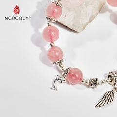 Vòng tay phong thủy đá thạch anh hồng phối charm cánh