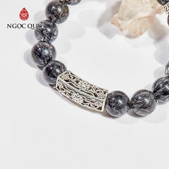 Vòng tay phong thủy đá thạch anh tóc đen charm bạc