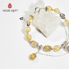 Vòng tay phong thủy đá thạch anh tóc vàng phối charm hoa hồng