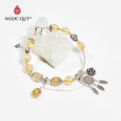 Vòng tay phong thủy đá thạch anh tóc vàng phối charm hoa hồng