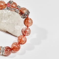 Vòng tay phong thủy đá thạch anh tóc đỏ phối charm mèo