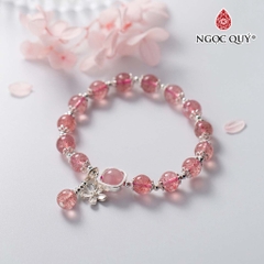 Vòng tay thạch anh dâu phối charm