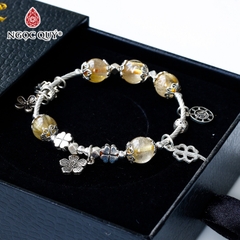 Vòng thạch anh tóc vàng phối charm bạc