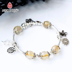 Vòng thạch anh tóc vàng phối charm bạc