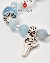 Vòng tay đá Aquamarine tự nhiên phối charm - Mẫu VC0290 - Ngọc Quý