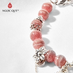 Vòng tay đá Đào hoa tự nhiên phối charm - Mẫu VC0315 - Ngọc Quý