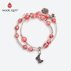 Vòng tay đá Đào hoa tự nhiên phối charm - Mẫu VC0316 - Ngọc Quý