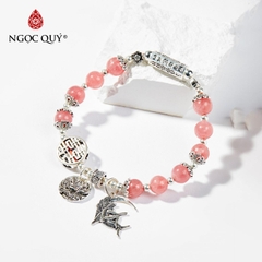 Vòng tay đá Đào hoa tự nhiên phối charm - Mẫu VC0319 - Ngọc Quý