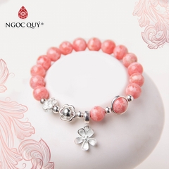 Vòng tay đá Đào hoa tự nhiên phối charm - Mẫu VC0320 - Ngọc Quý