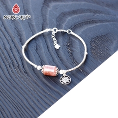 Vòng tay đá Đào hoa tự nhiên phối charm - Mẫu VC0322 - Ngọc Quý