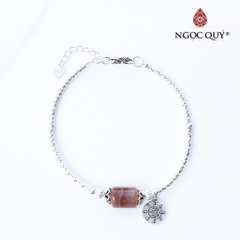 Vòng tay đá Đào hoa tự nhiên phối charm - Mẫu VC0323 - Ngọc Quý