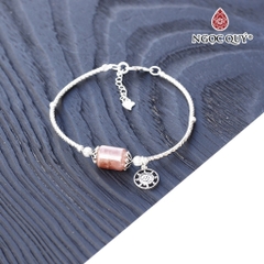 Vòng tay đá Đào hoa tự nhiên phối charm - Mẫu VC0323 - Ngọc Quý