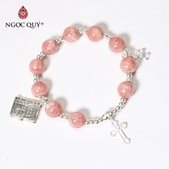 Vòng tay đá Đào hoa tự nhiên phối charm - Mẫu VC0324 - Ngọc Quý