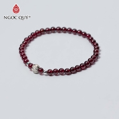 Vòng tay đá Garnet tự nhiên phối charm - Mẫu VC0338 - Ngọc Quý