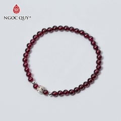 Vòng tay đá Garnet tự nhiên phối charm - Mẫu VC0338 - Ngọc Quý