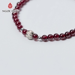 Vòng tay đá Garnet tự nhiên phối charm - Mẫu VC0338 - Ngọc Quý