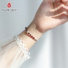 Vòng tay đá Garnet tự nhiên phối charm - Mẫu VC0340 - Ngọc Quý