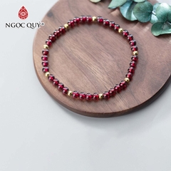 Vòng tay đá Garnet tự nhiên phối charm - Mẫu VC0342 - Ngọc Quý