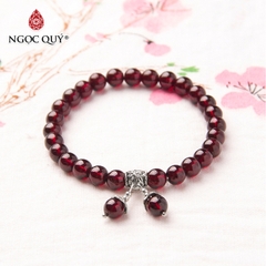 Vòng tay đá Garnet tự nhiên phối charm - Mẫu VC0344 - Ngọc Quý