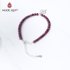 Vòng tay đá Garnet tự nhiên phối charm - Mẫu VC0348 - Ngọc Quý