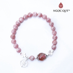 Vòng tay đá Đào hoa tự nhiên phối charm - Mẫu VC0708 - Ngọc Quý