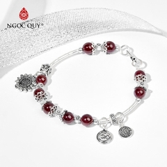 Vòng tay đá Garnet tự nhiên phối charm - Mẫu VC0971 - Ngọc Quý