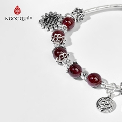 Vòng tay đá Garnet tự nhiên phối charm - Mẫu VC0971 - Ngọc Quý