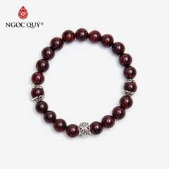 Vòng tay đá Garnet tự nhiên phối charm - Mẫu VC0973 - Ngọc Quý