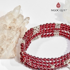 Vòng tay đá Garnet tự nhiên phối charm - Mẫu VC0976  - Ngọc Quý