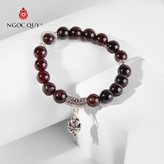 Vòng tay đá Garnet tự nhiên phối charm - Mẫu VC0981 - Ngọc Quý