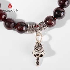 Vòng tay đá Garnet tự nhiên phối charm - Mẫu VC0981 - Ngọc Quý