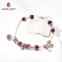 Vòng tay đá Garnet tự nhiên phối charm - Mẫu VC0985 - Ngọc Quý