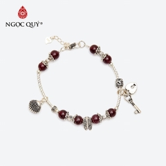 Vòng tay đá Garnet tự nhiên phối charm - Mẫu VC0985 - Ngọc Quý