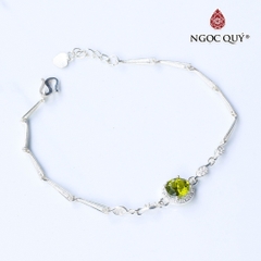 Vòng tay đá Peridot tự nhiên phối charm - Mẫu VC1276 - Ngọc Quý