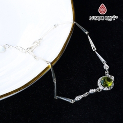 Vòng tay đá Peridot tự nhiên phối charm - Mẫu VC1276 - Ngọc Quý