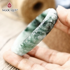 Vòng tay nguyên khối đá cẩm thạch phỉ thúy khắc hoa văn
