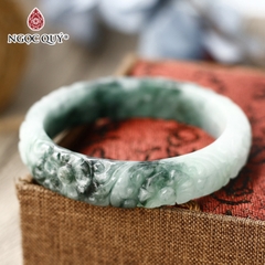 Vòng tay nguyên khối đá cẩm thạch phỉ thúy khắc hoa văn