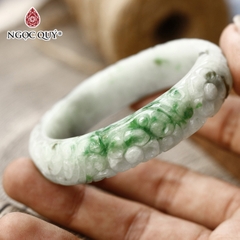 Vòng tay nguyên khối đá cẩm thạch phỉ thúy khắc hoa văn