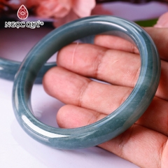 Vòng tay nguyên khối đá cẩm thạch lam ngọc