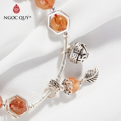 Vòng tay phong thủy đá thạch anh tóc đỏ phối charm chuông bạc hạt 10mm
