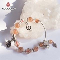 Vòng tay phong thủy đá thạch anh tóc đỏ phối charm chuông bạc hạt 10mm