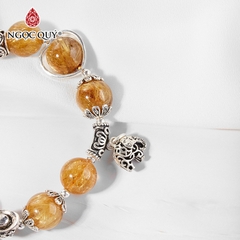 Vòng tay phong thủy đá thạch anh tóc vàng AAA phối charm bạc hạt 10mm