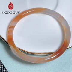 Vòng mã não chalcedony bản tròn trắng ánh cam cong 6mm - Ngọc Quý