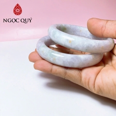 Vòng cẩm thạch A - Ngọc phỉ thúy type A bản tròn trắng điểm lý, hoàng phỉ, gà đen ni 51-55mm (kèm kđ type A)- Ngoc Quý