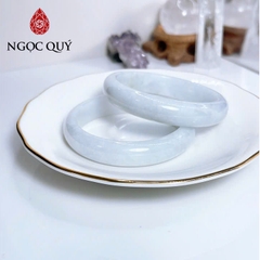 Vòng cẩm thạch A - Ngọc phỉ thúy type A bản hẹ bạch ngọc phớt xanh nhẹ điểm dầu chất nếp mịn ni 52 - 56 mm - Ngoc Quý