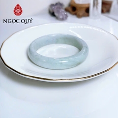 Vòng cẩm thạch A - Ngọc phỉ thúy type A bản hẹ bạch ngọc phớt xanh nhẹ điểm dầu chất nếp mịn ni 52 - 56 mm - Ngoc Quý